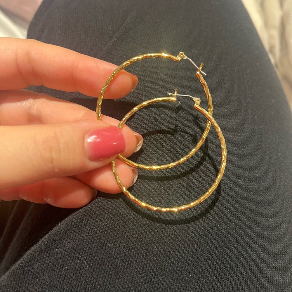 NWOT 1.6 inch twisted gold hoop earrings